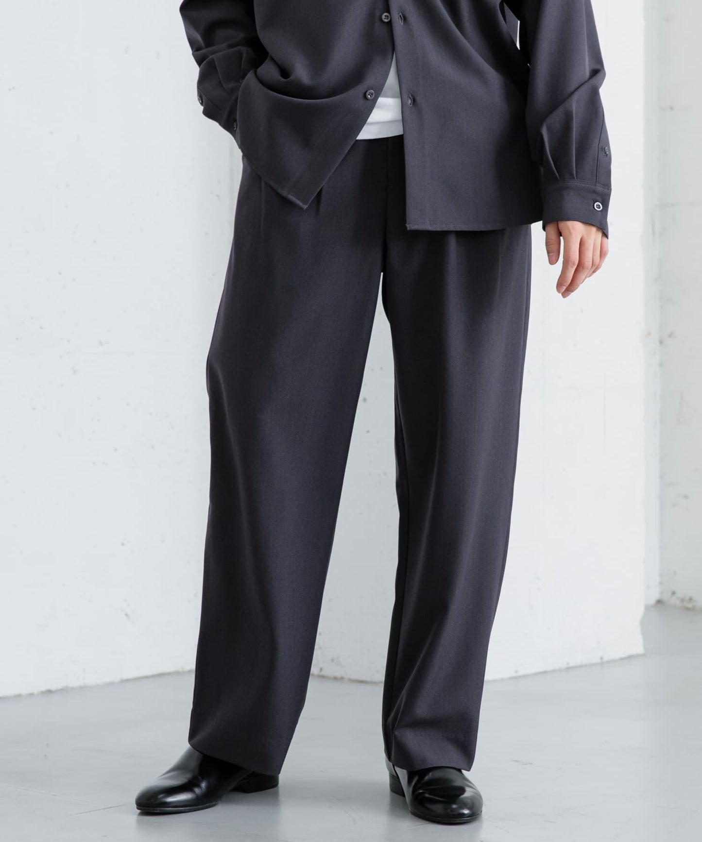 『イージーケア』雙褶寬鬆長褲