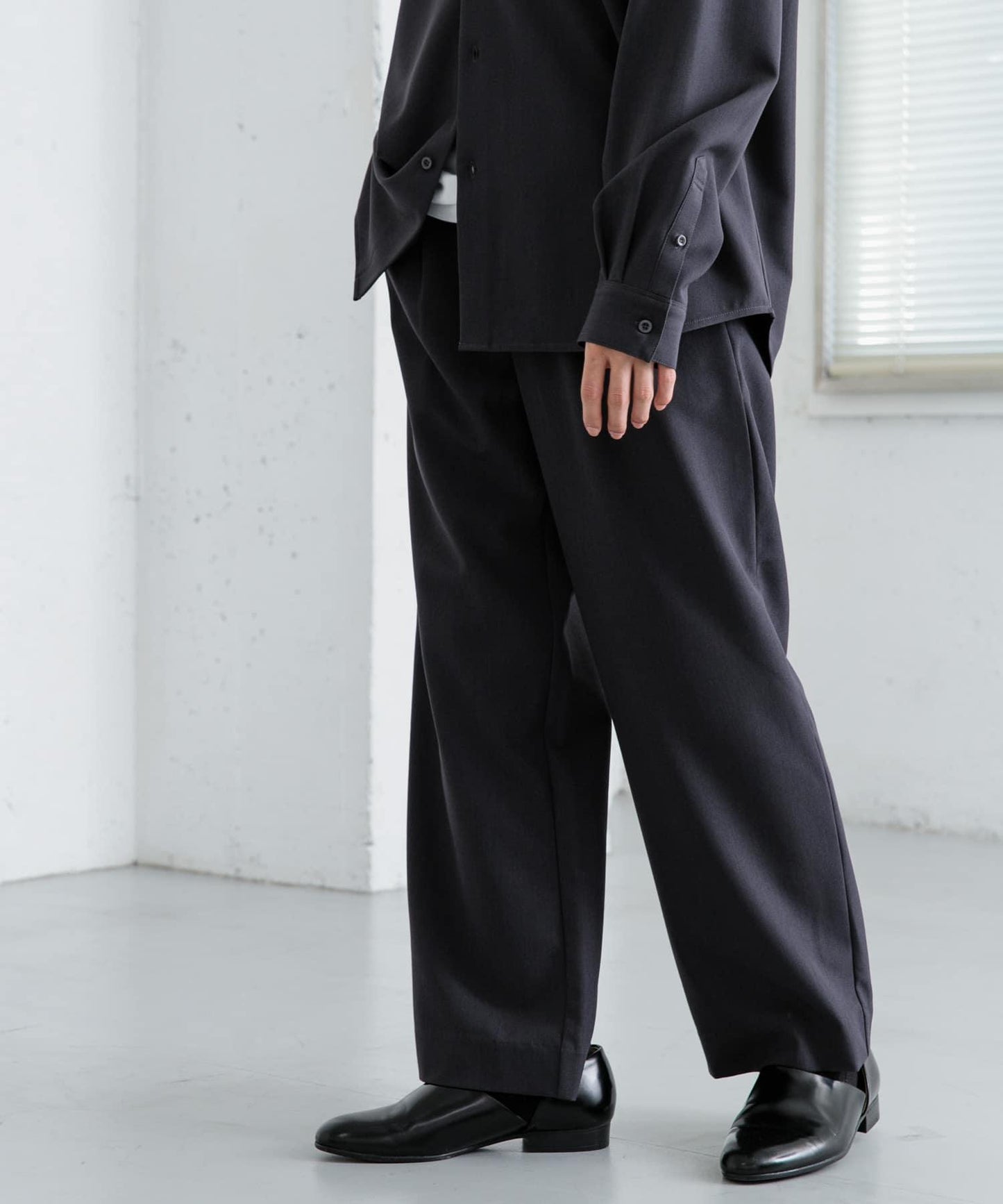 『イージーケア』雙褶寬鬆長褲