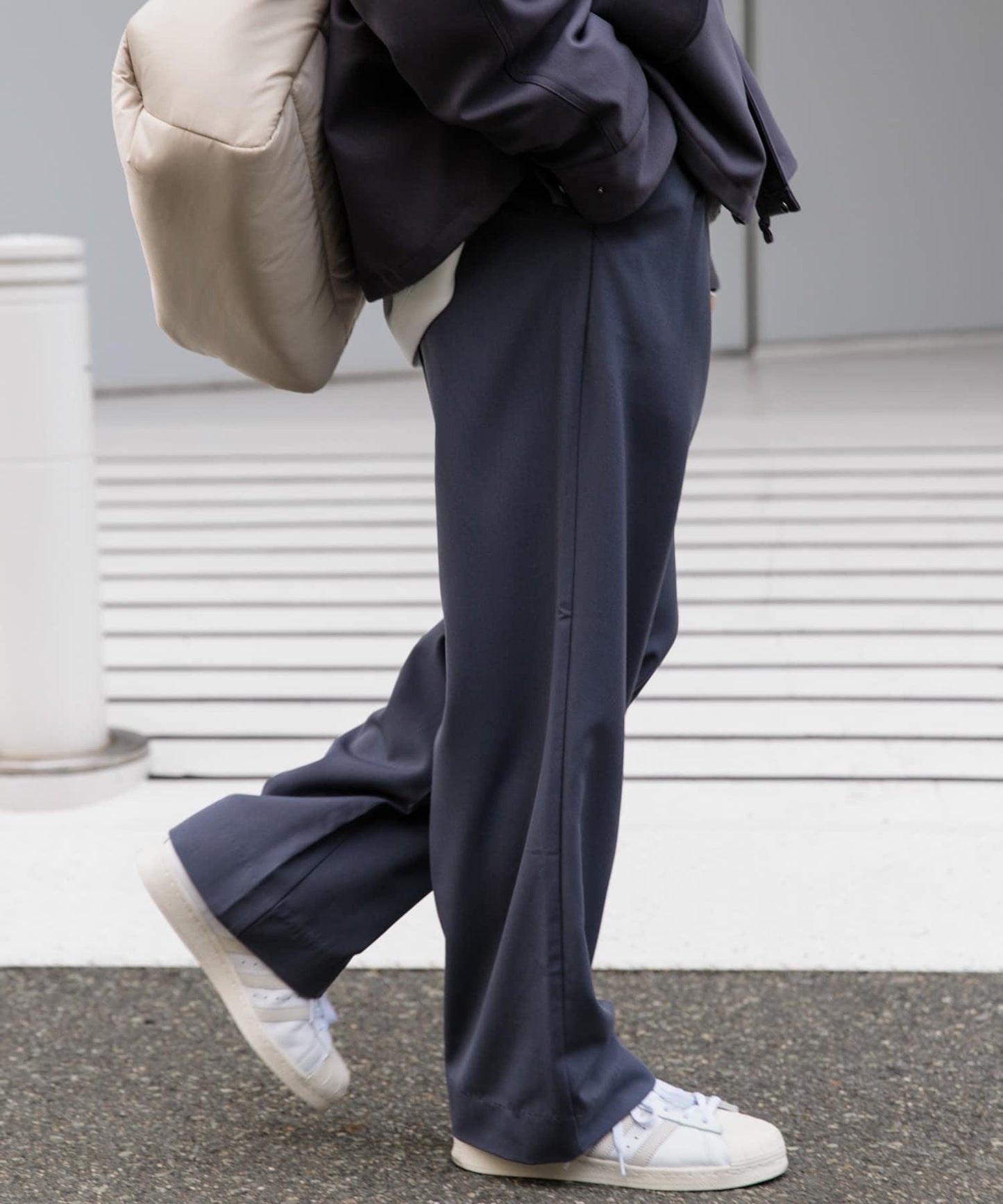 『イージーケア』雙褶寬鬆長褲