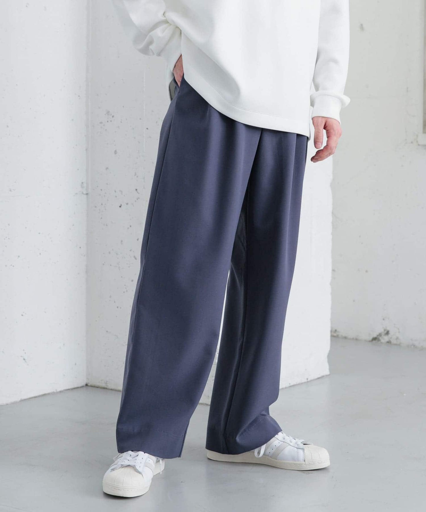 『イージーケア』雙褶寬鬆長褲