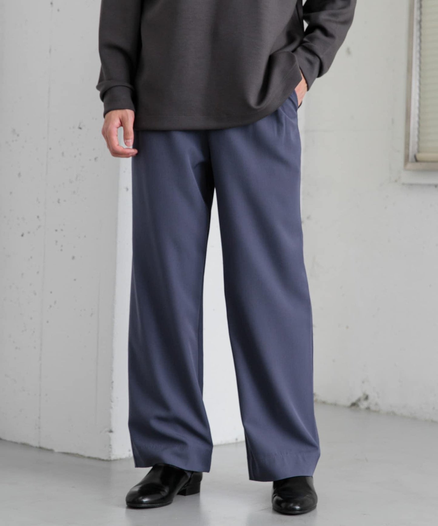 『イージーケア』雙褶寬鬆長褲