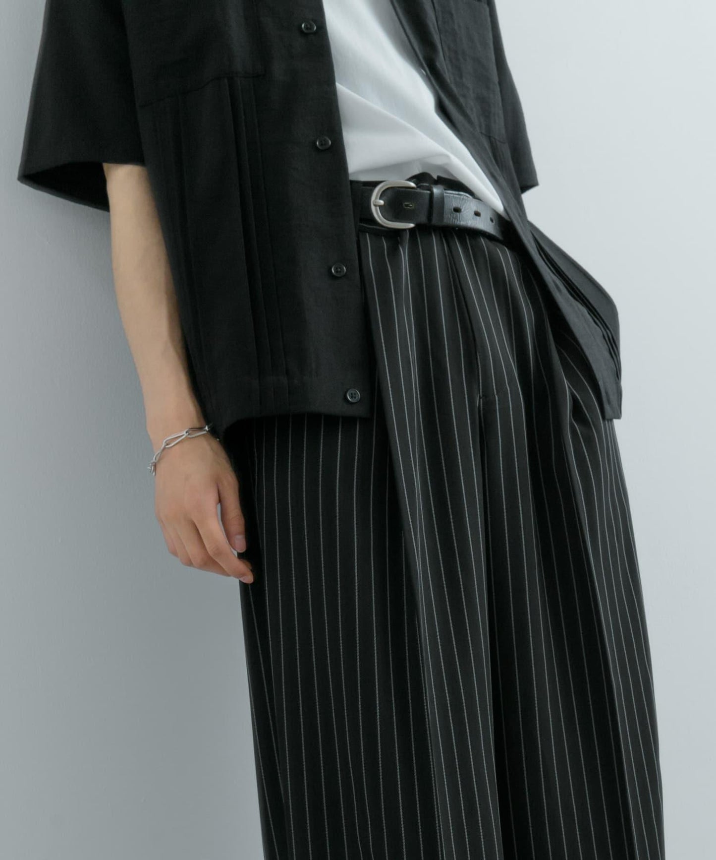 單褶細條紋寬鬆西裝褲