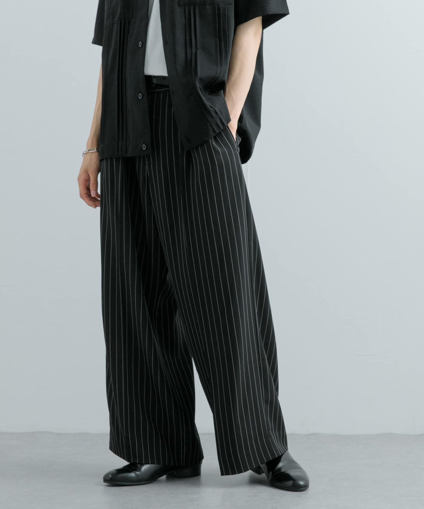 單褶細條紋寬鬆西裝褲