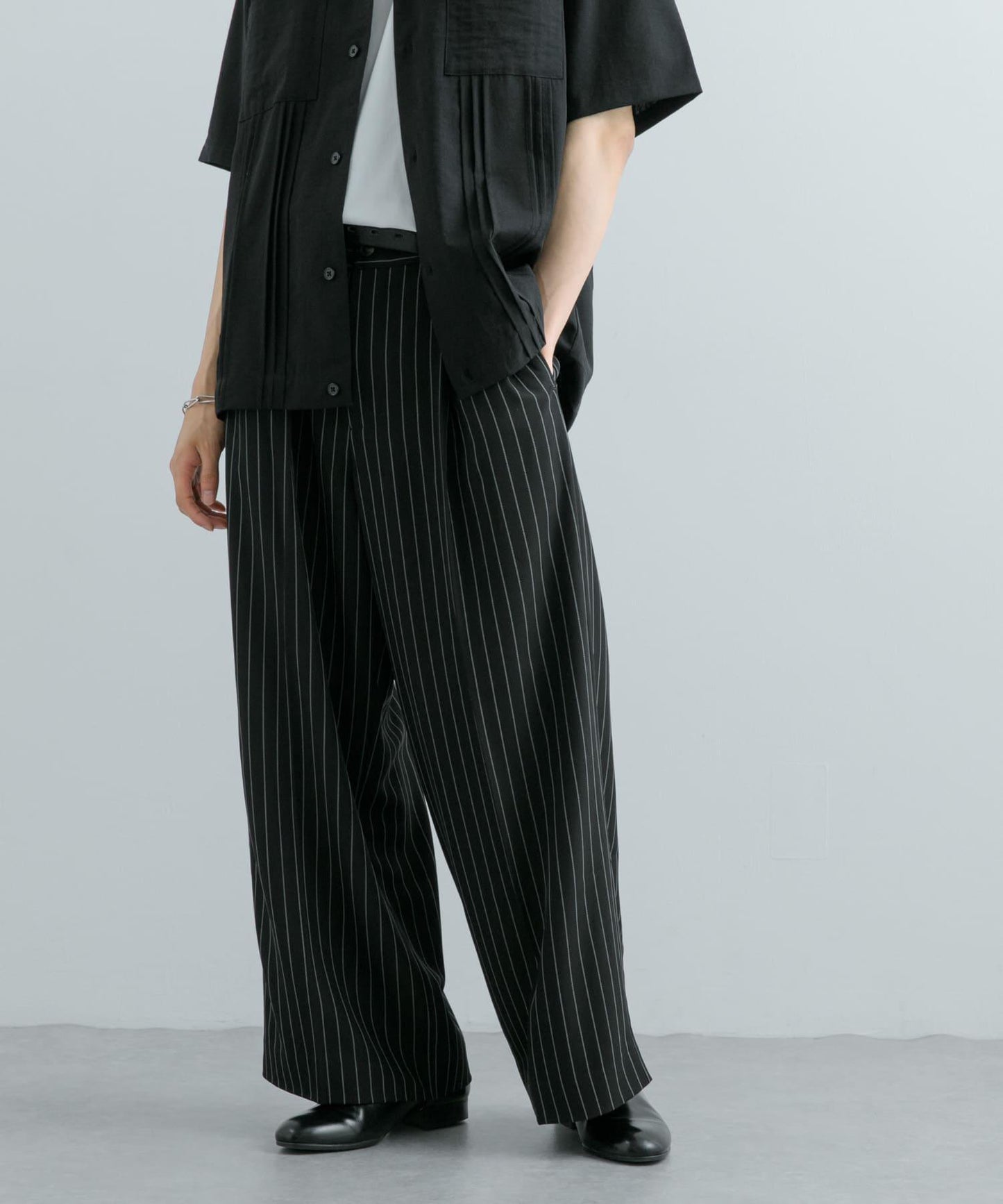 單褶細條紋寬鬆西裝褲