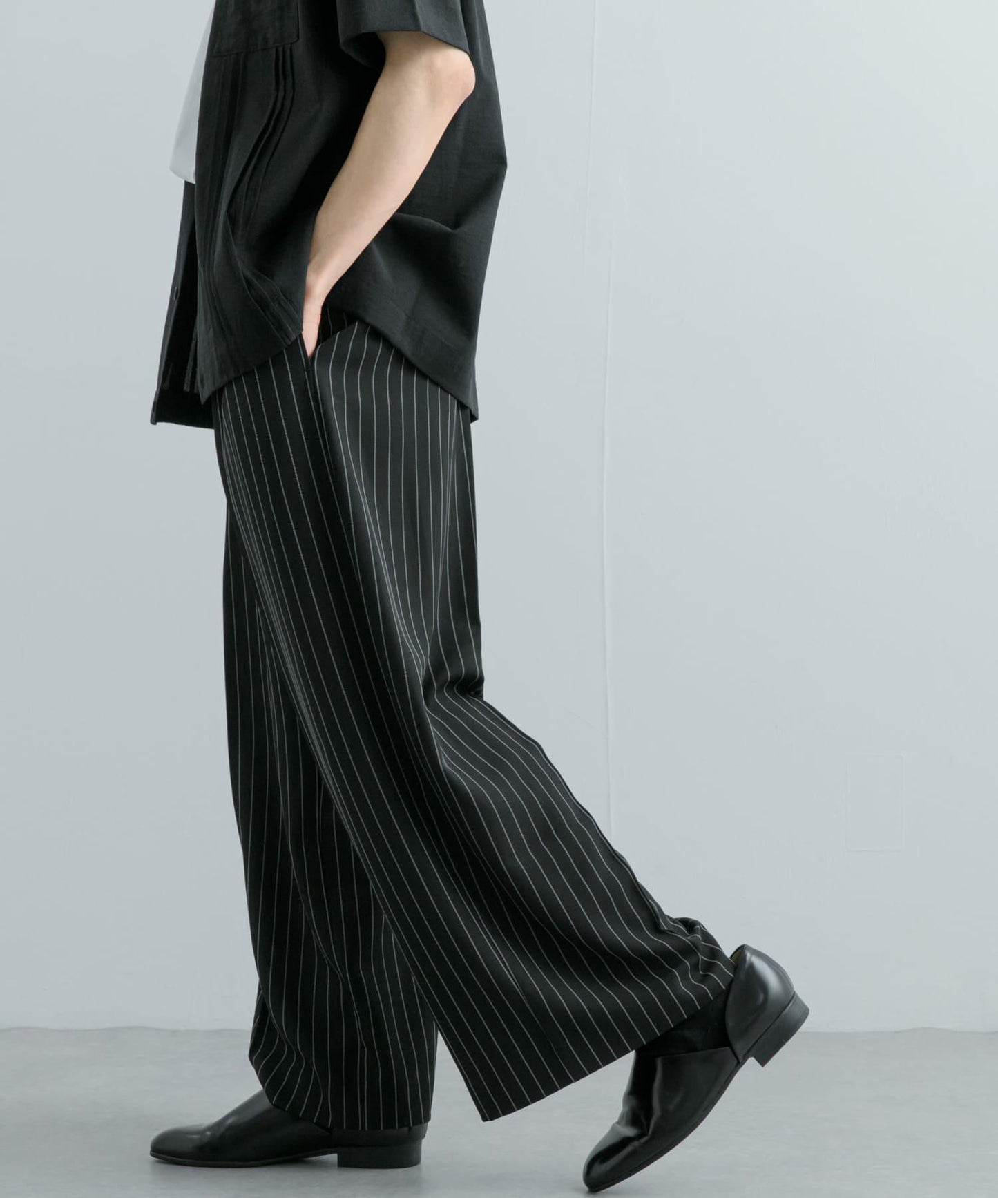 單褶細條紋寬鬆西裝褲