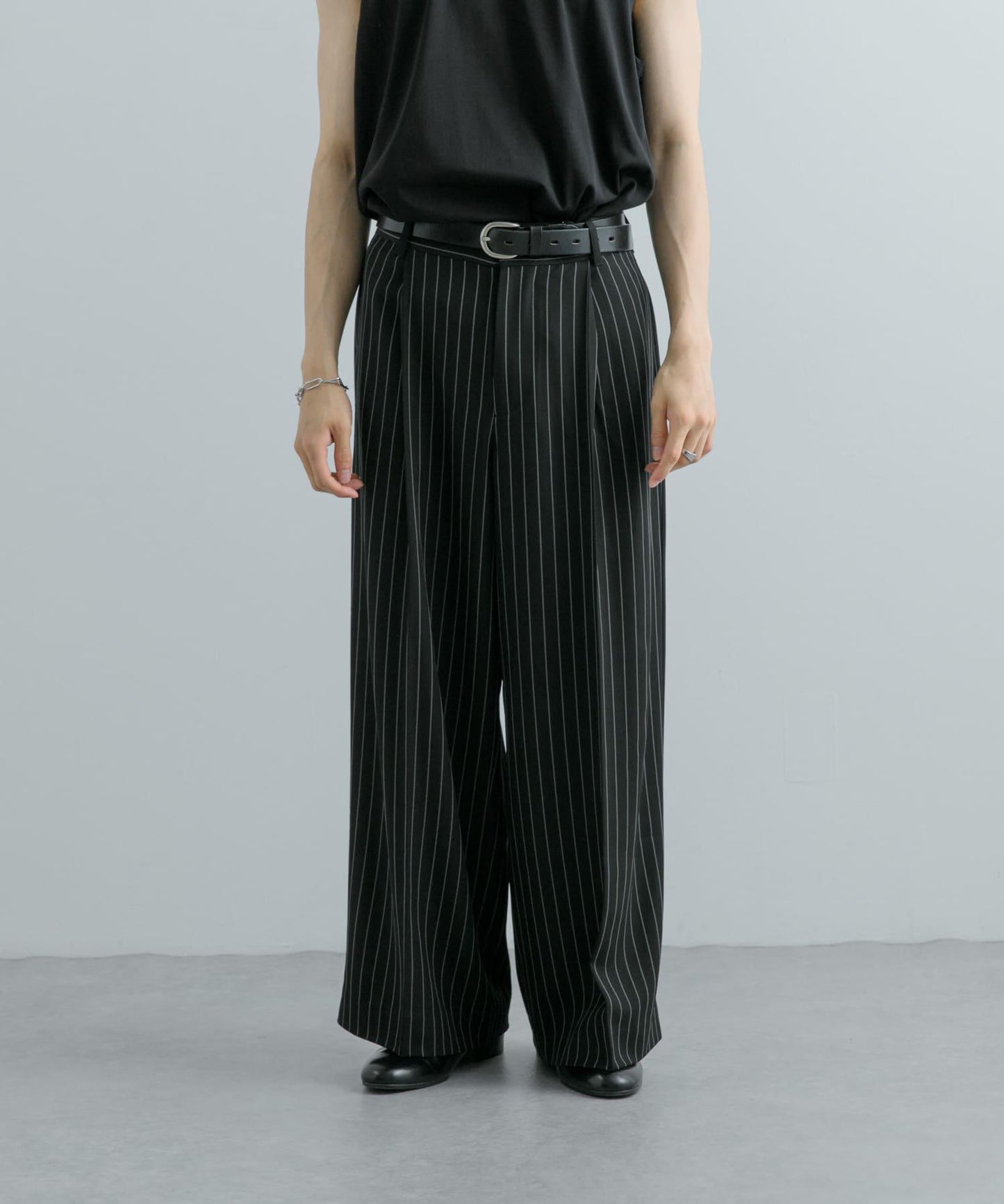 單褶細條紋寬鬆西裝褲