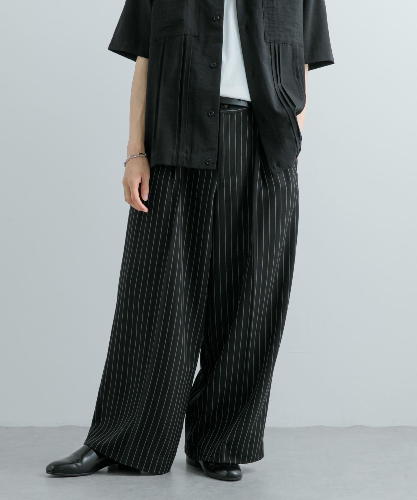 單褶細條紋寬鬆西裝褲