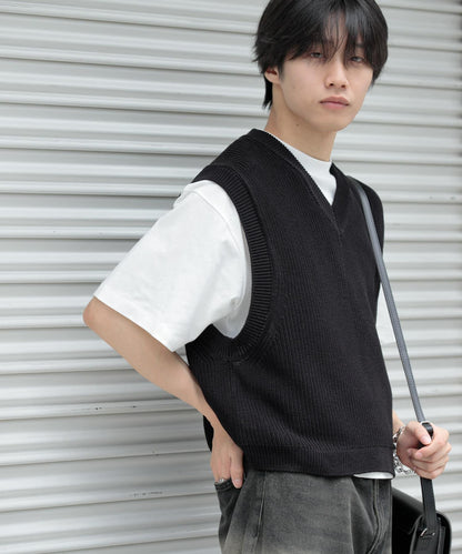 亞麻微短針織背心