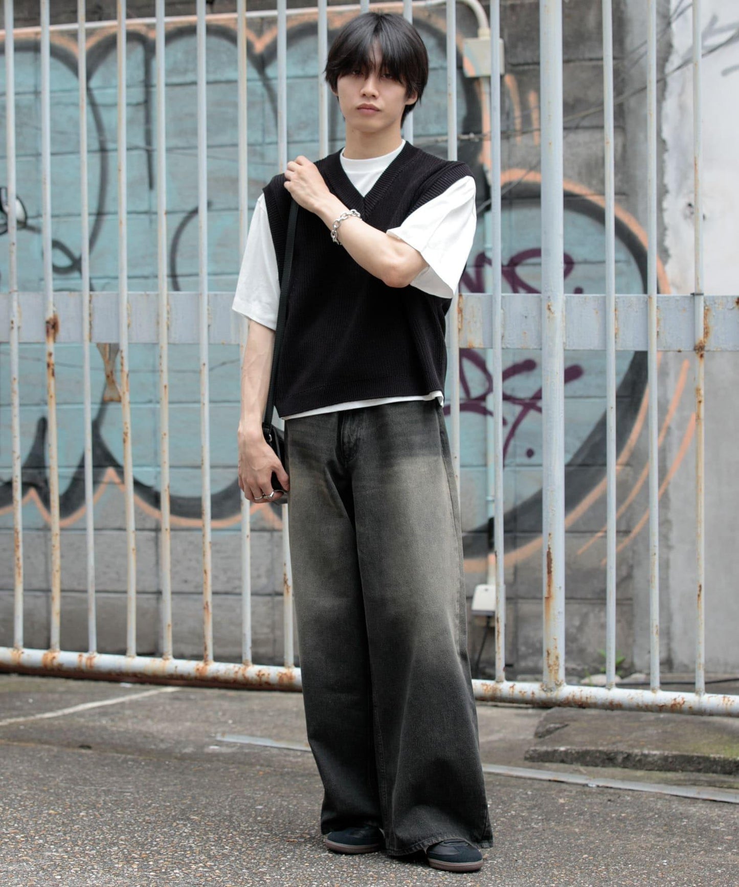 亞麻微短針織背心