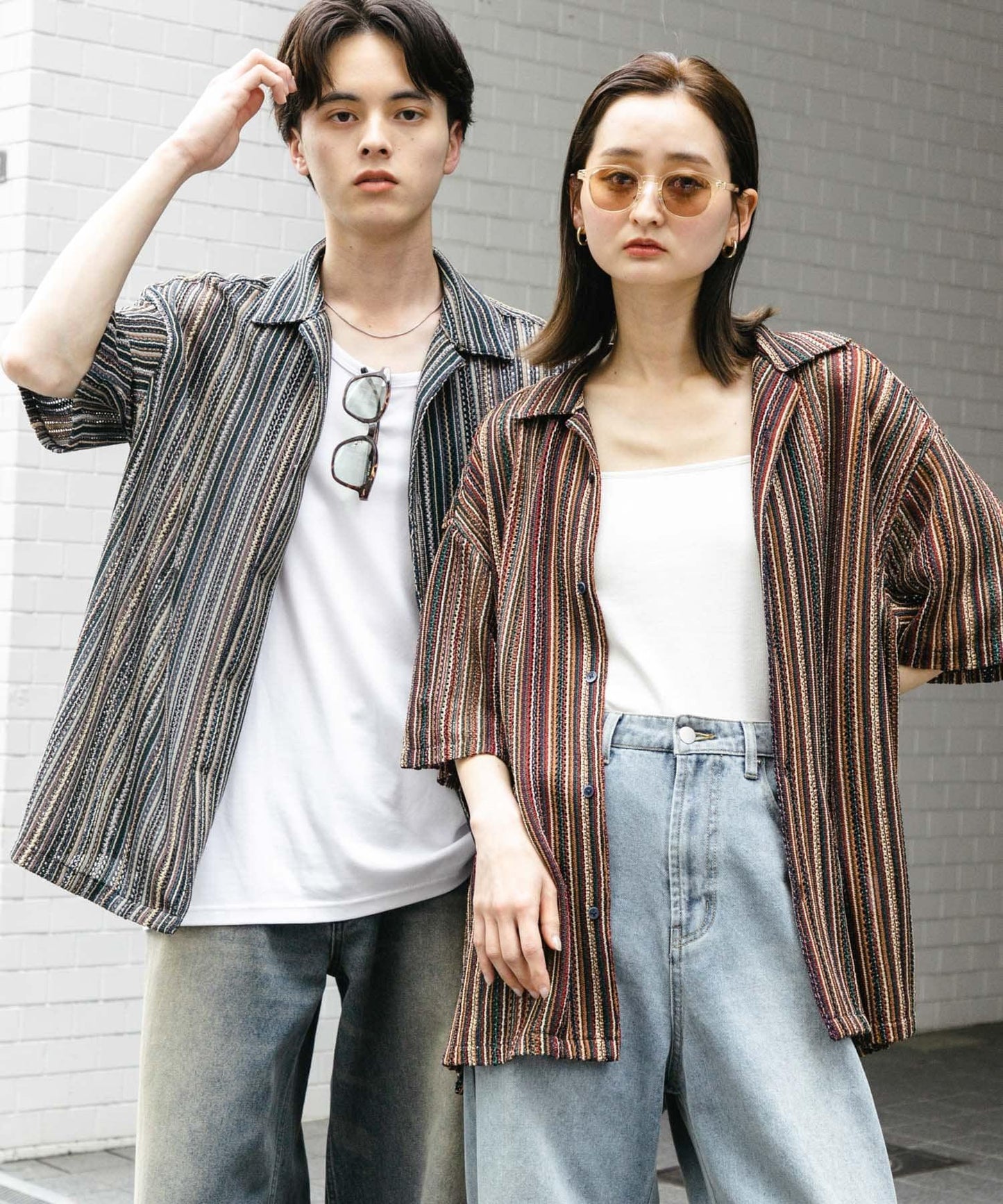 中性款拼色蕾絲開領短袖襯衫