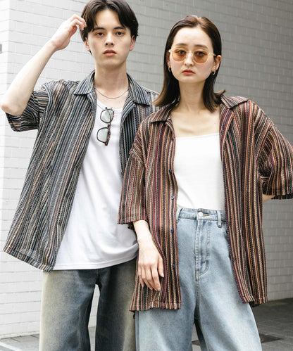 中性款拼色蕾絲開領短袖襯衫