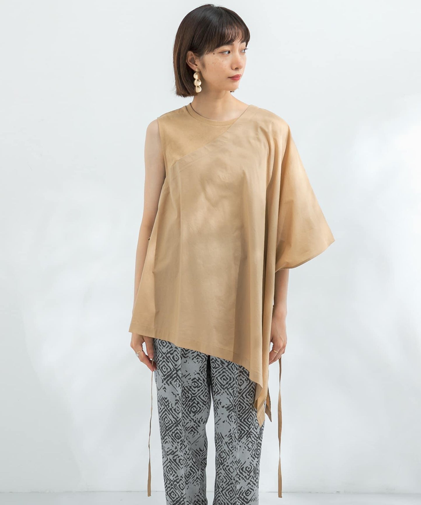 斗篷拼接不對稱襯衫