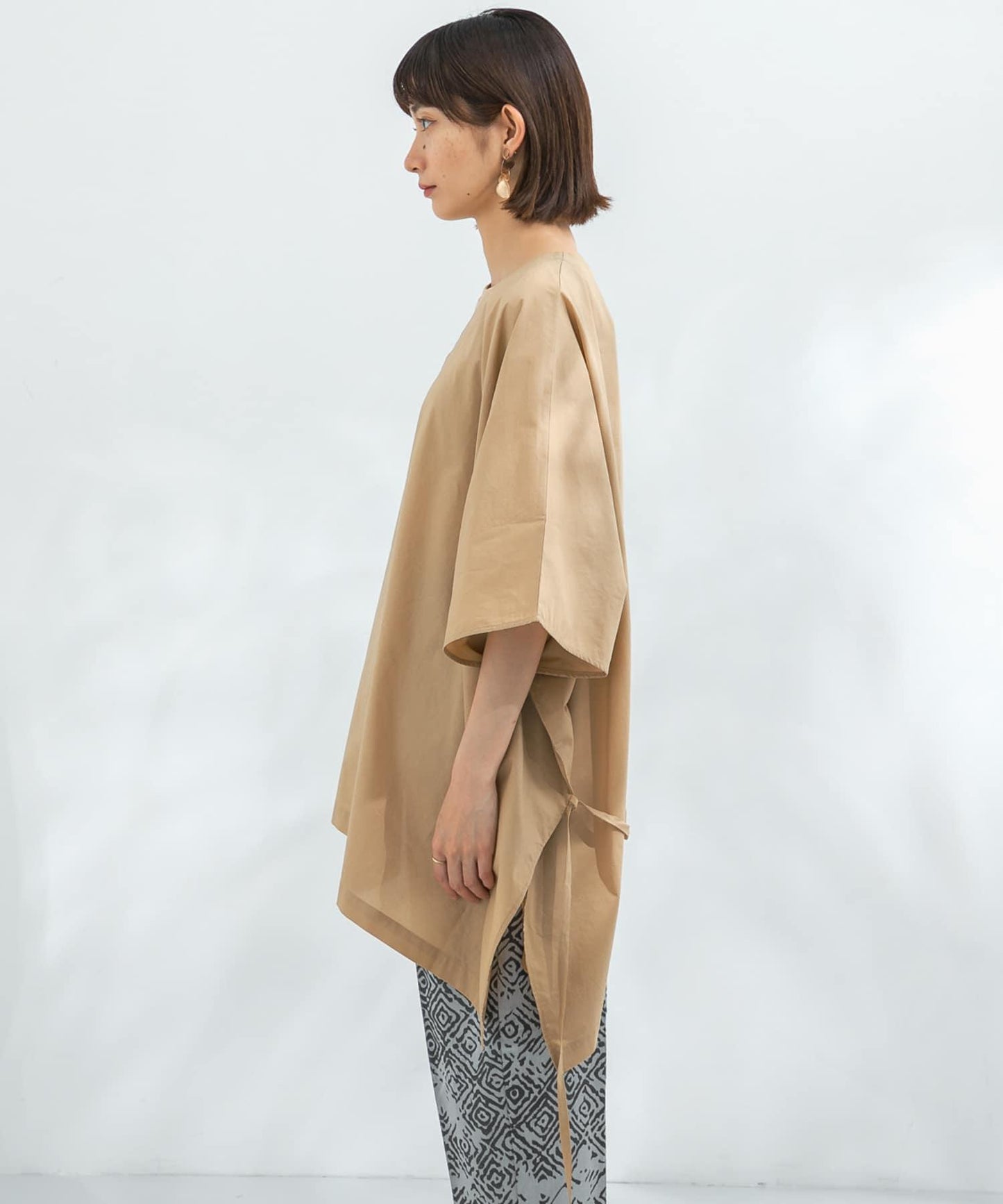 斗篷拼接不對稱襯衫