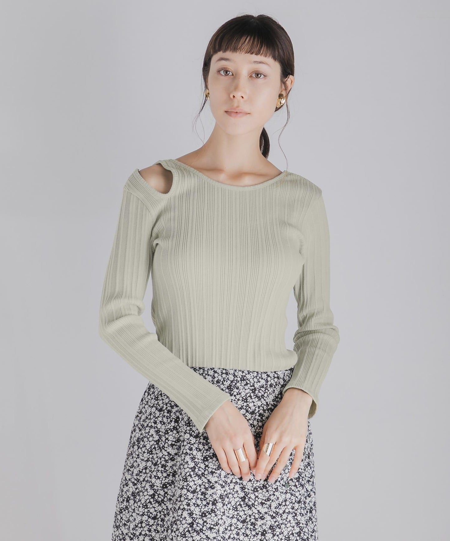 不對稱領口修身上衣