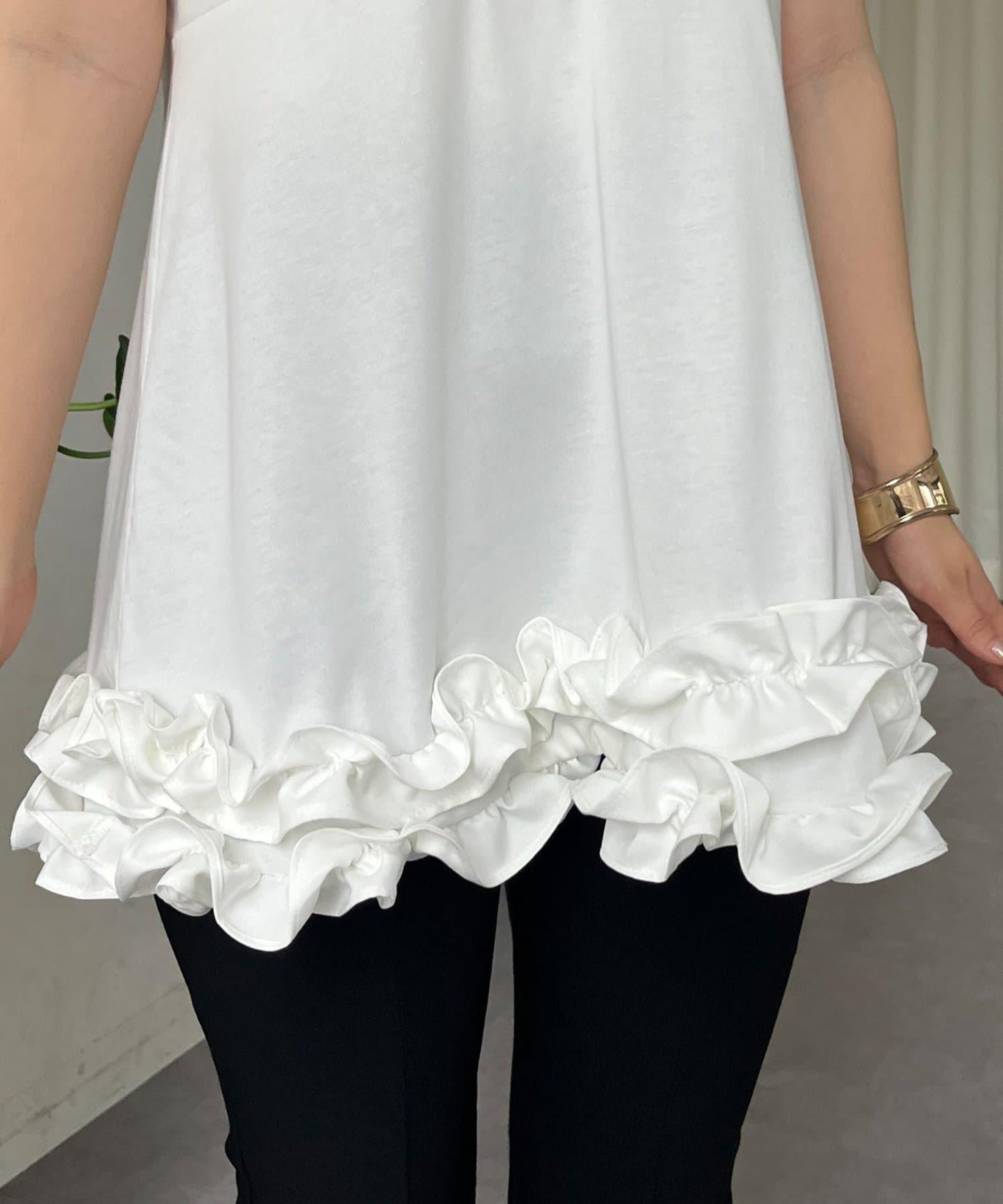 下襬荷葉邊荷葉邊T恤