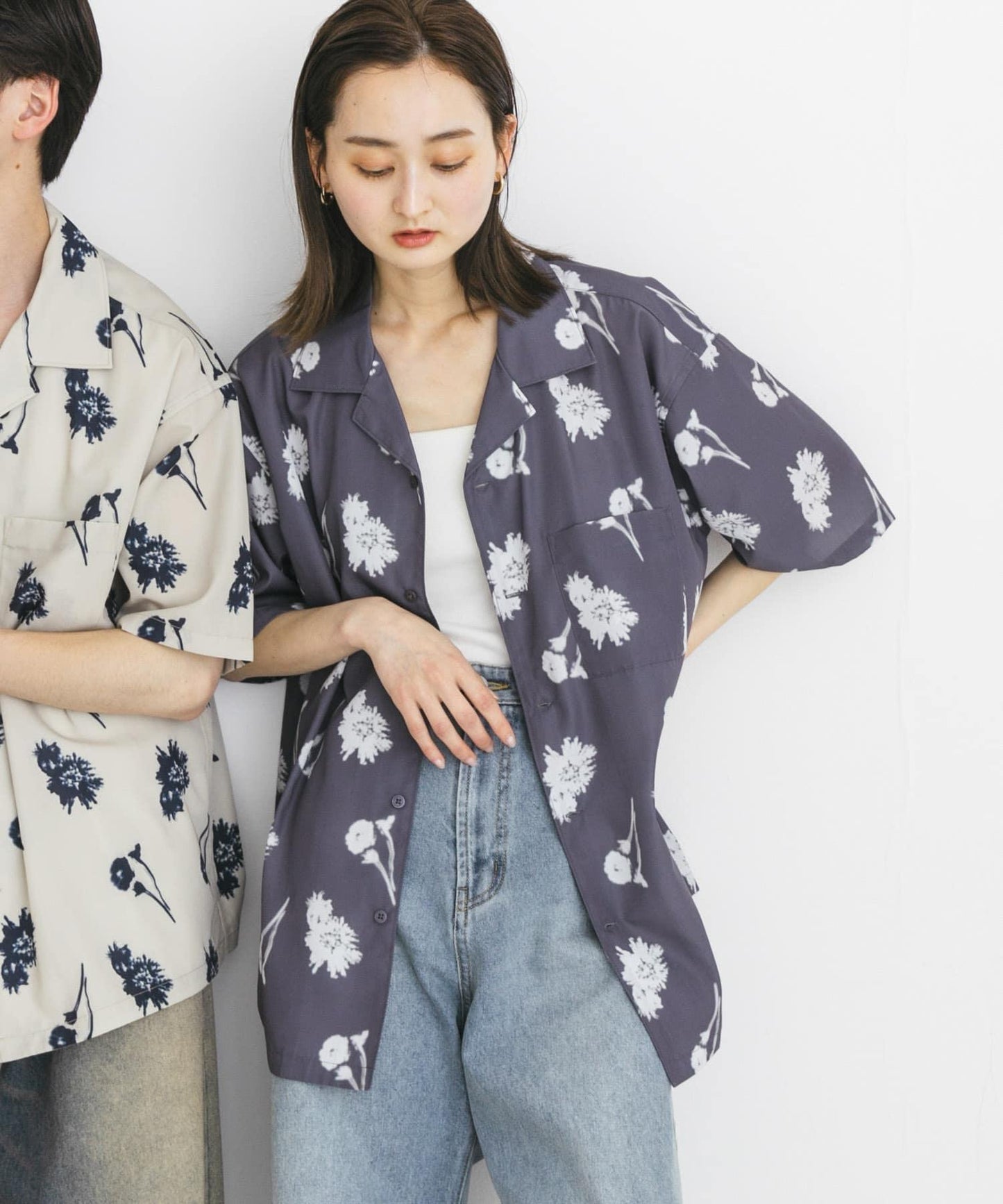 中性款植物印花開領短袖襯衫