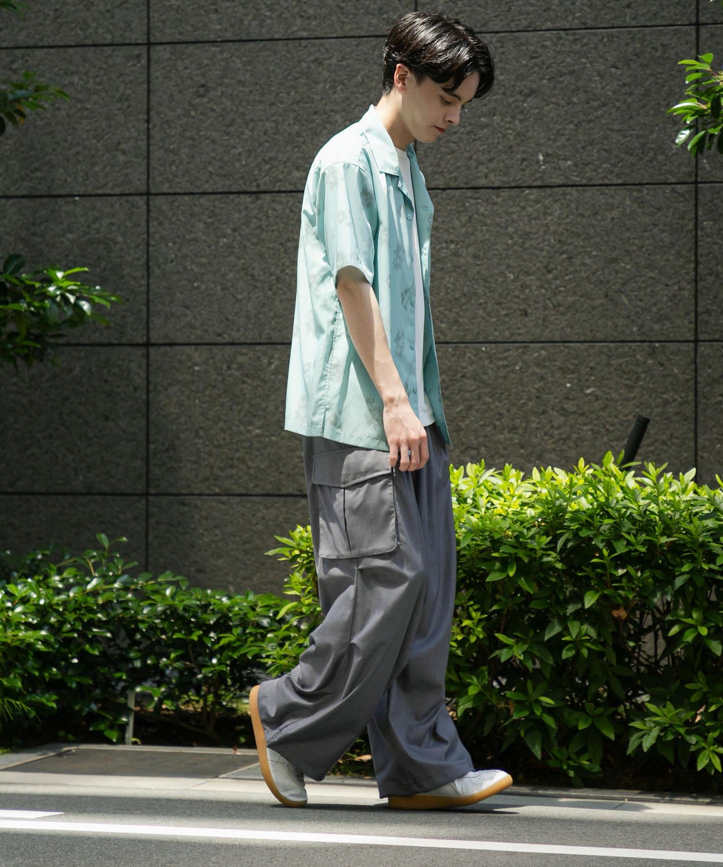 中性款植物印花開領短袖襯衫