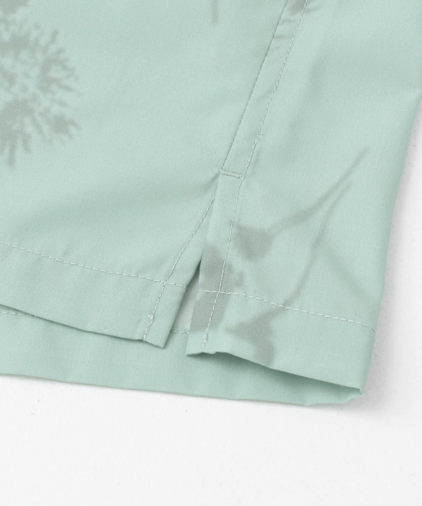 中性款植物印花開領短袖襯衫