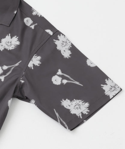 中性款植物印花開領短袖襯衫