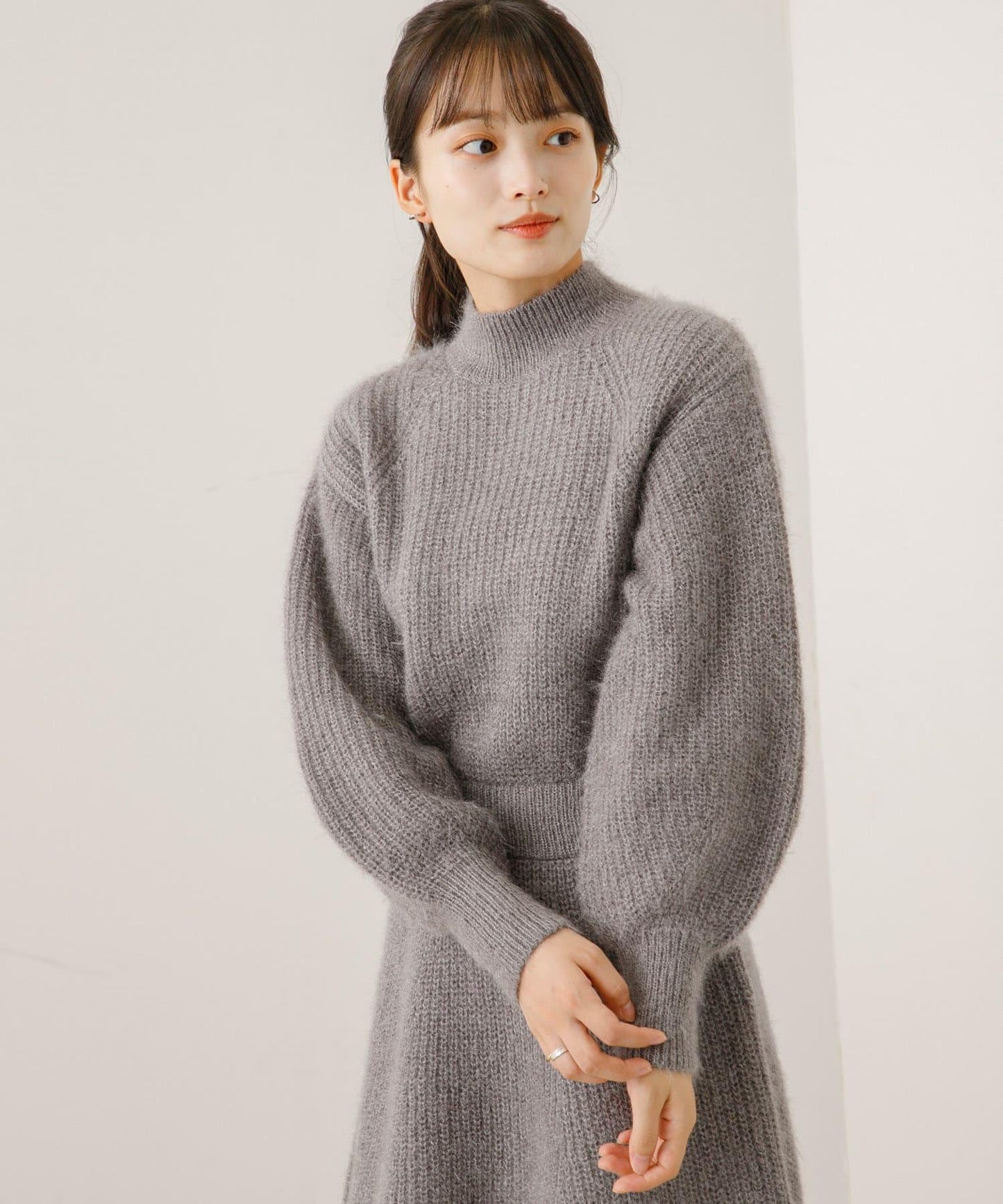 收腰針織連衣裙