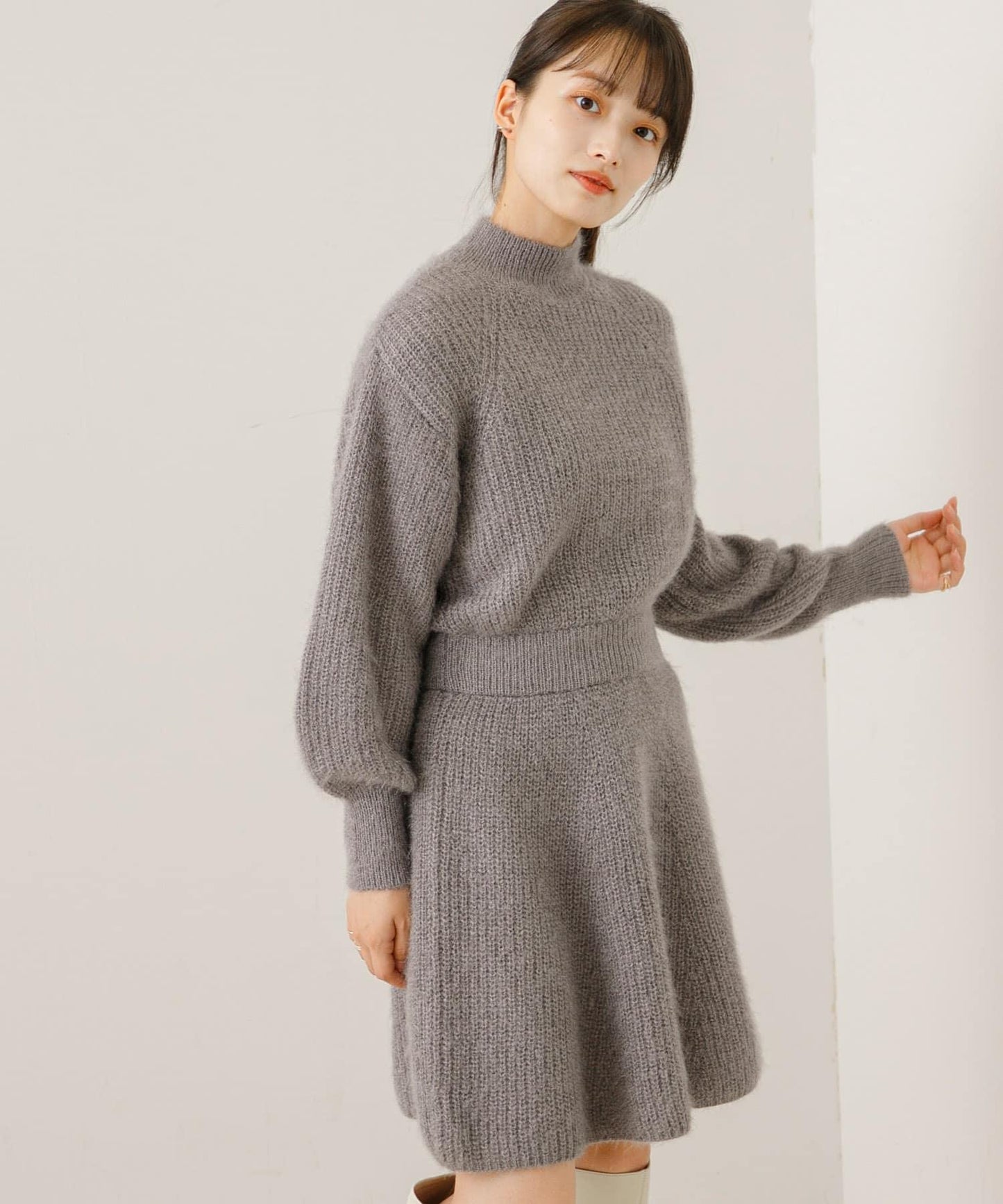 收腰針織連衣裙