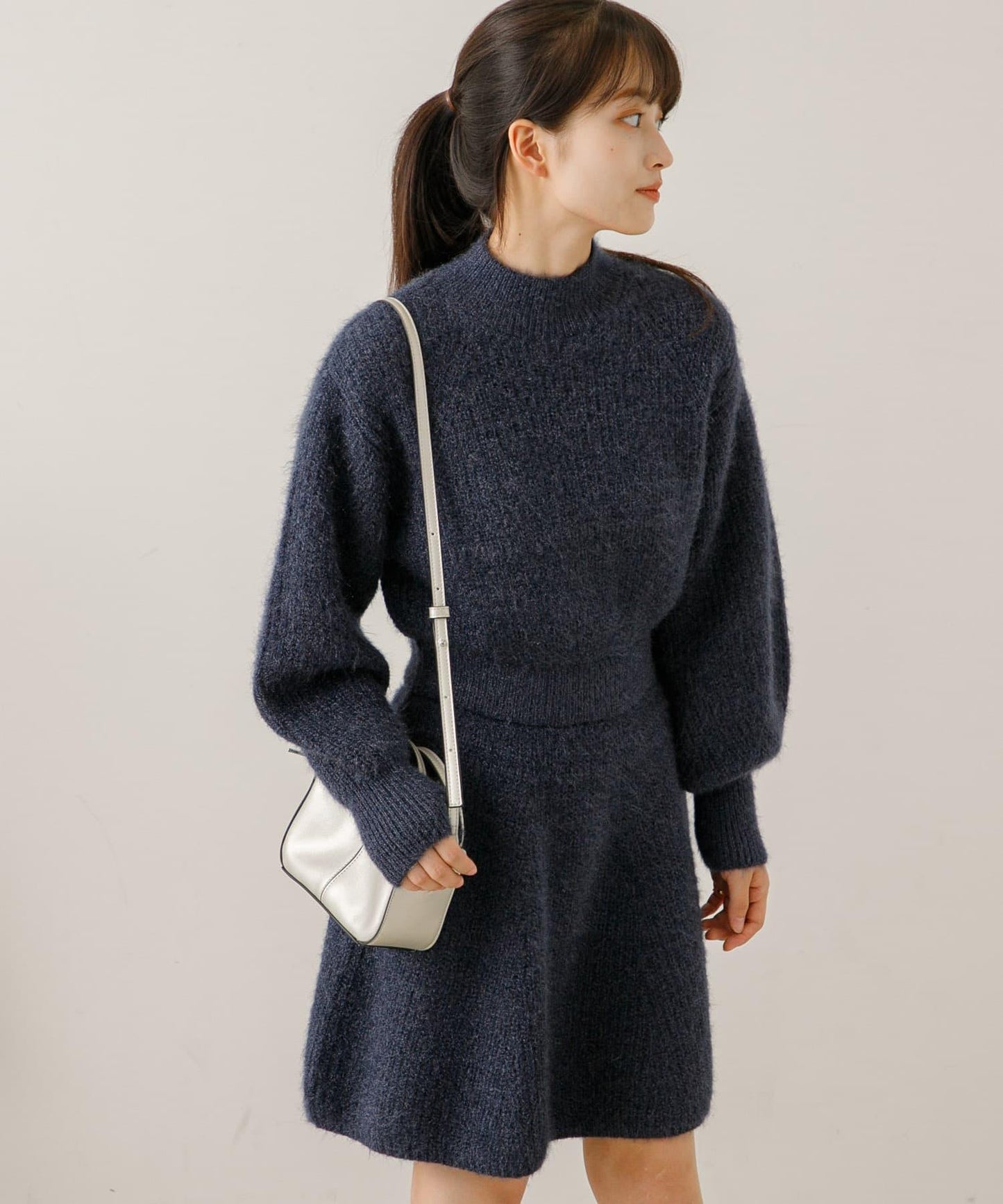 收腰針織連衣裙