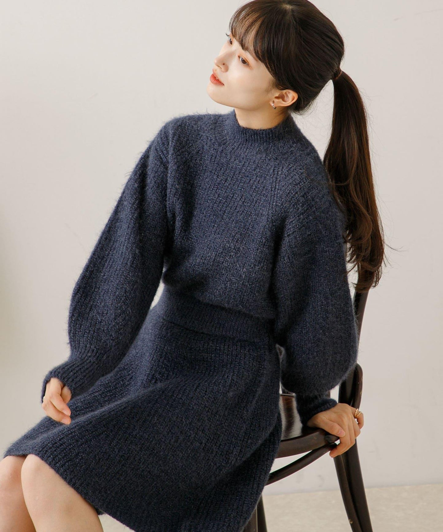 收腰針織連衣裙