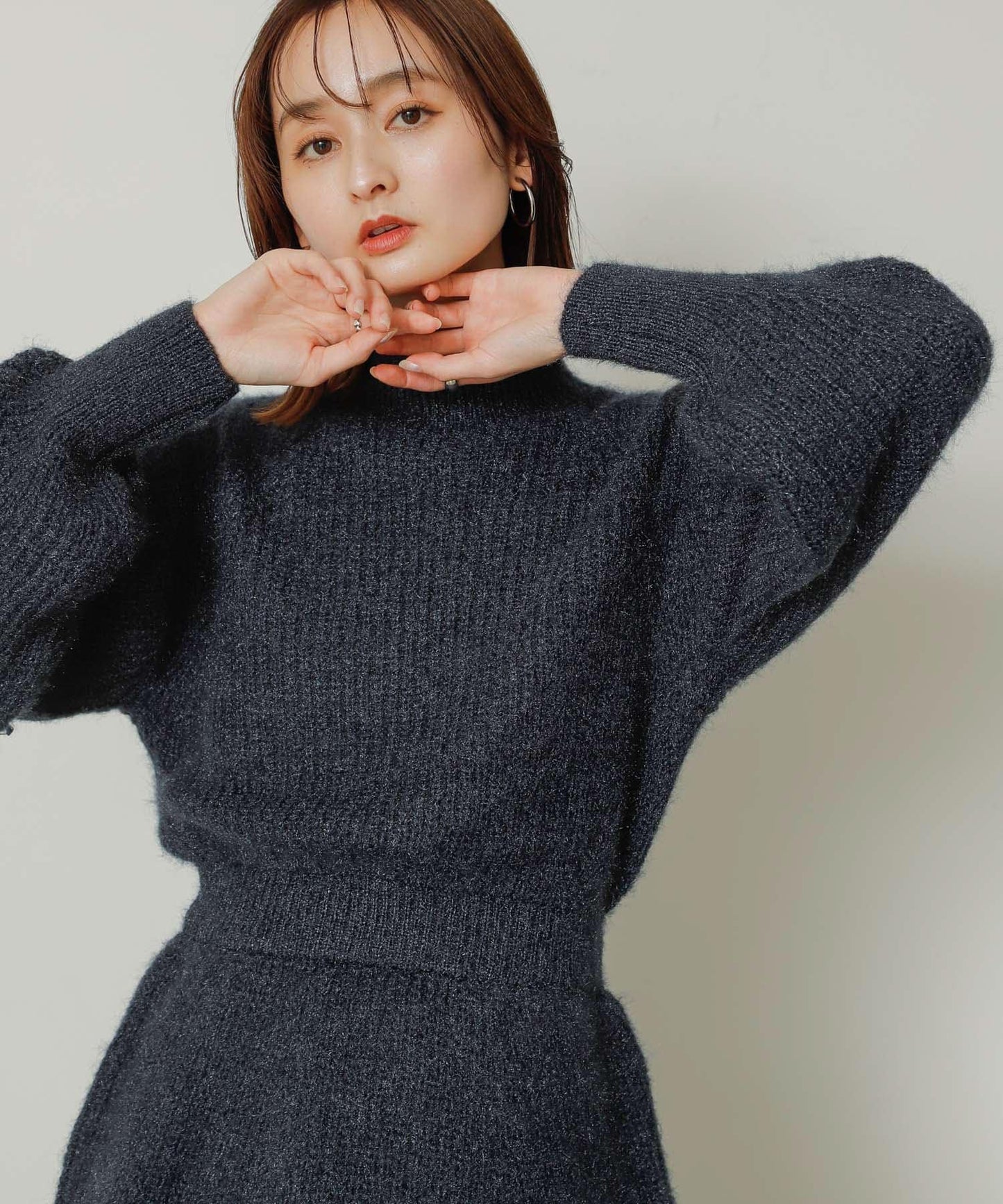 收腰針織連衣裙