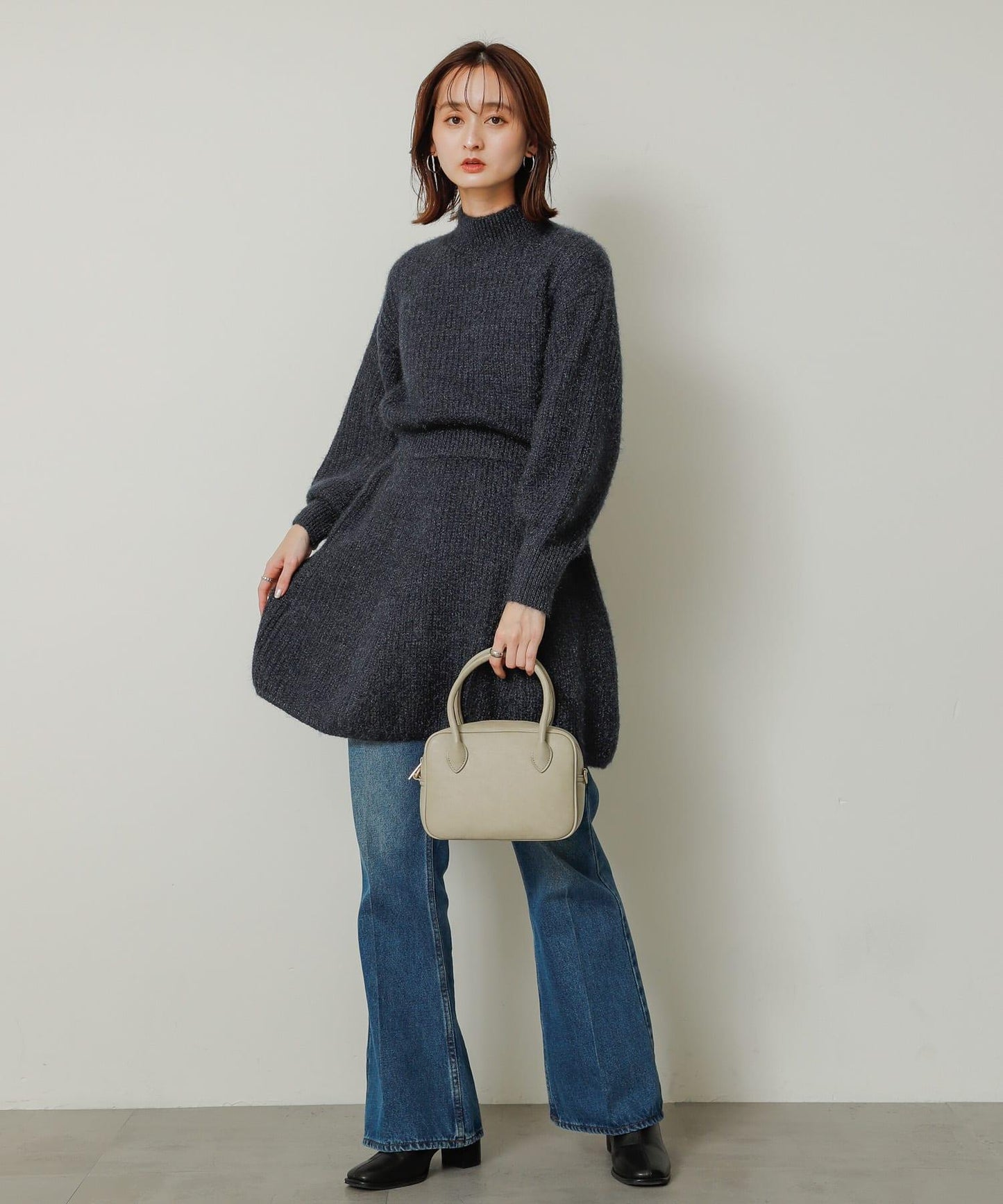 收腰針織連衣裙