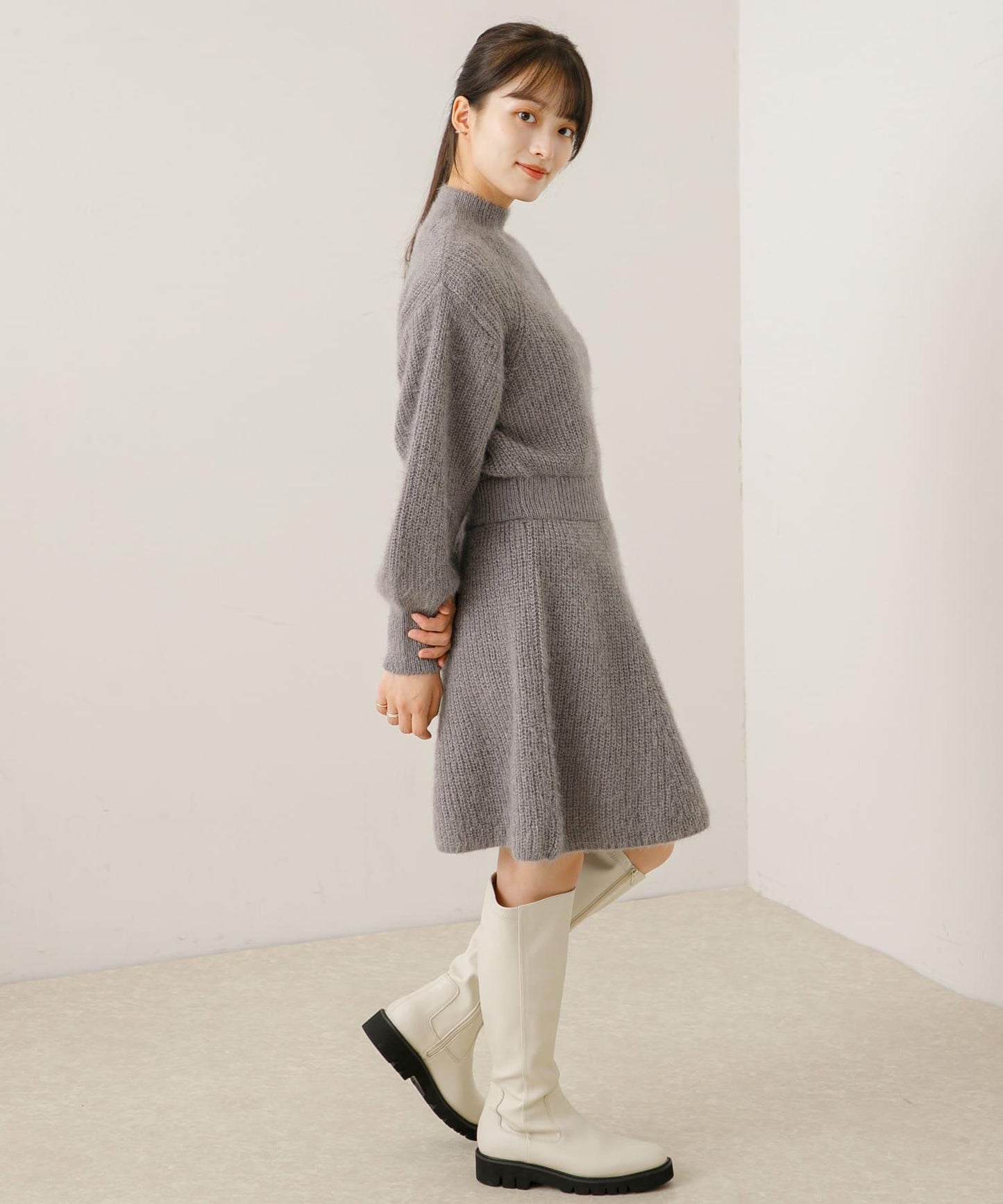 收腰針織連衣裙