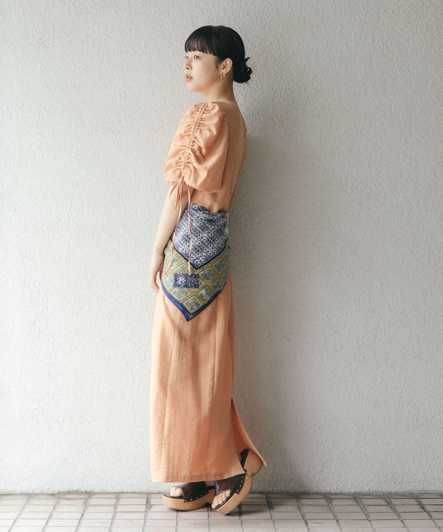 2尺碼可選抽繩袖連衣裙