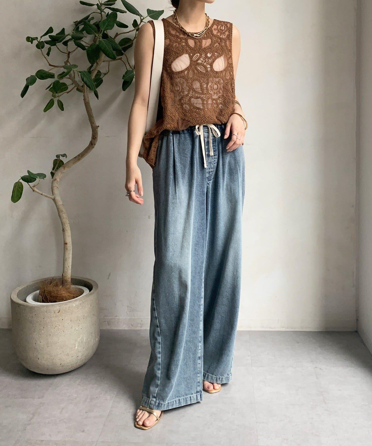 刺繡前後兩用蕾絲背心