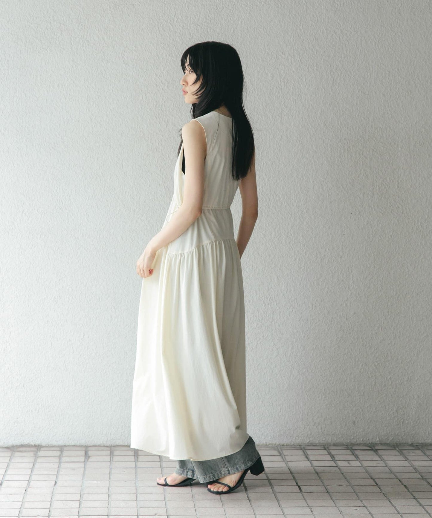 無袖抽繩連衣裙