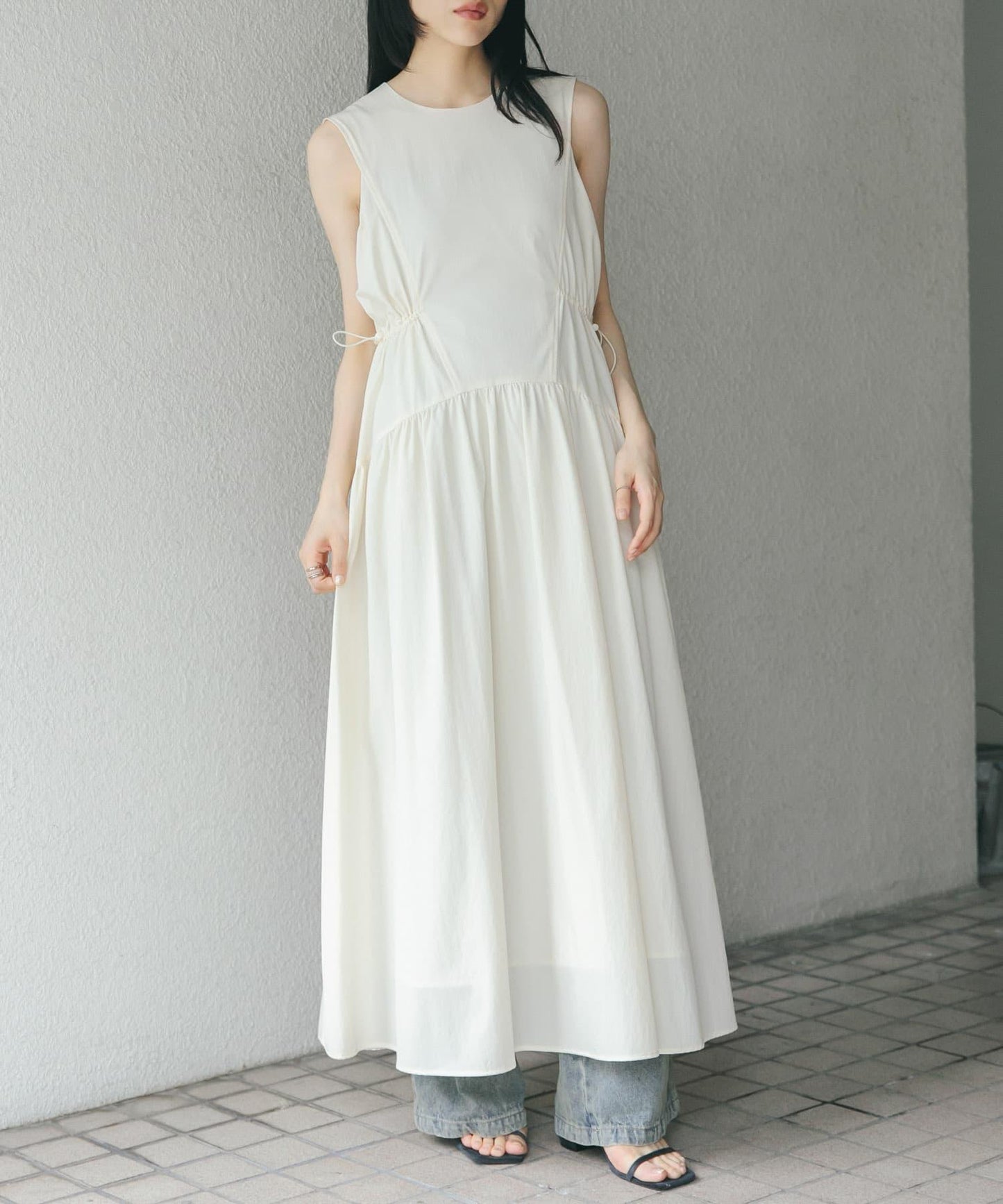 無袖抽繩連衣裙