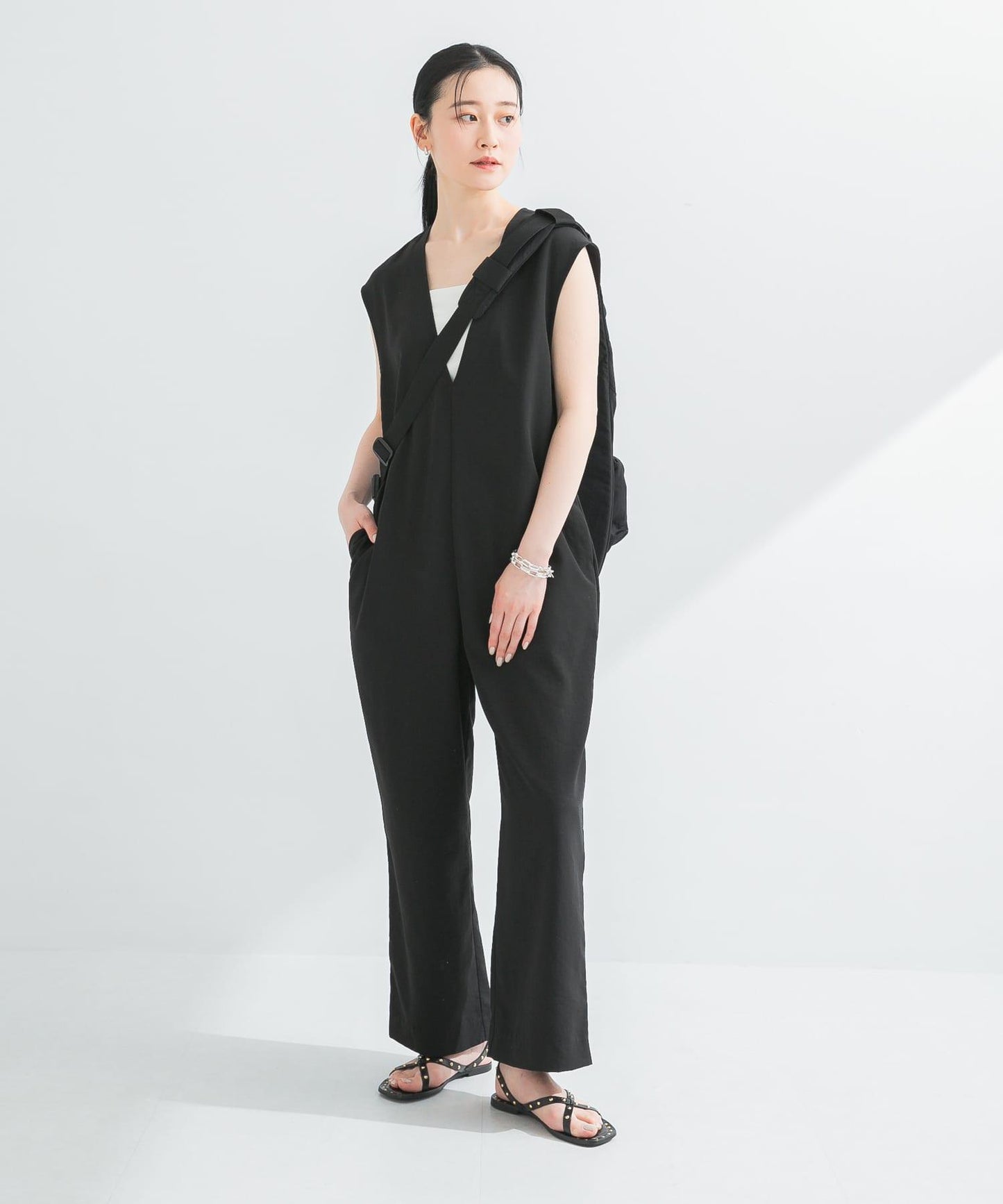 2尺碼可選亞麻風深V領連體褲