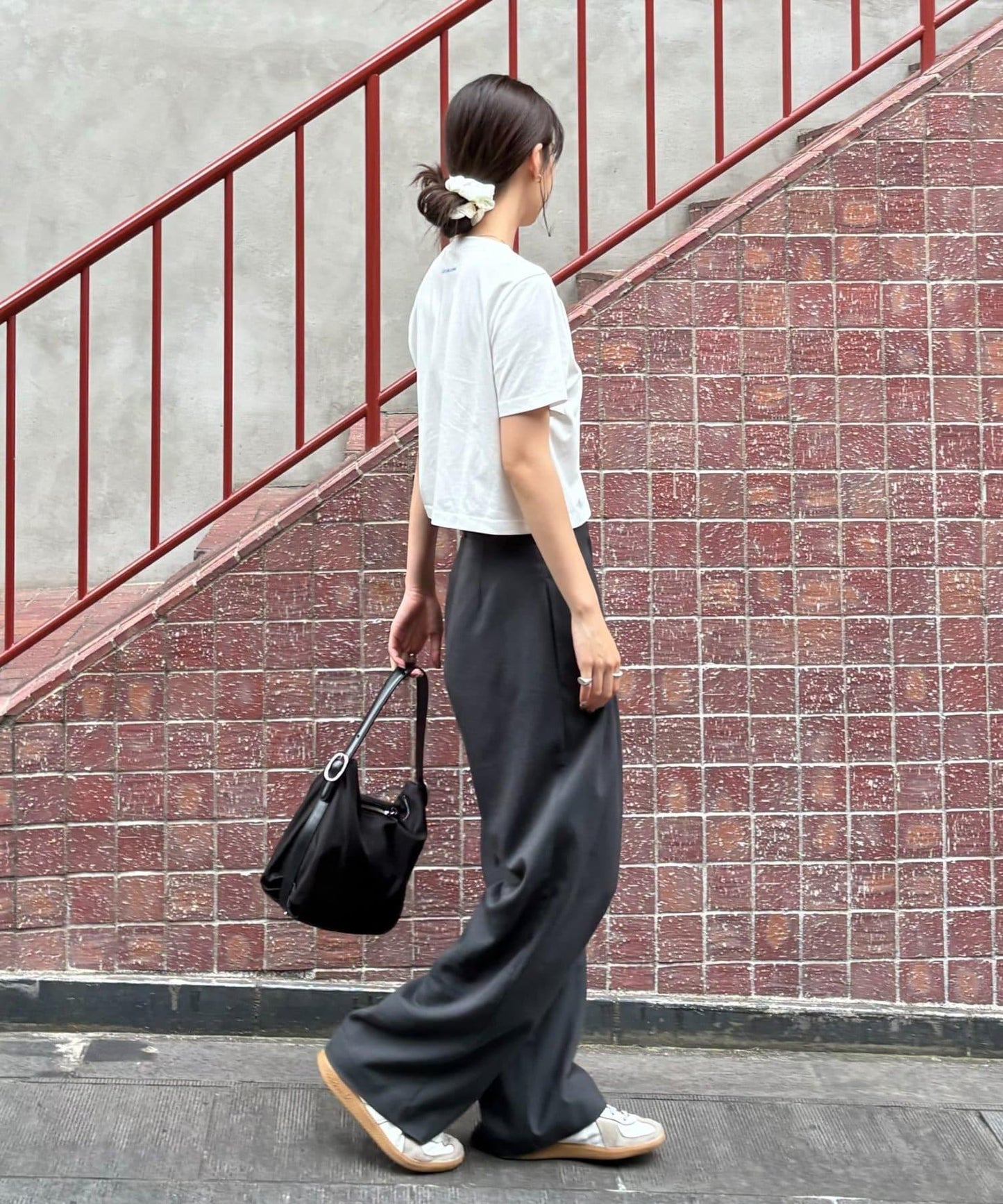 【PIKO企劃 / 復古】背部標誌刺繡緊身T恤