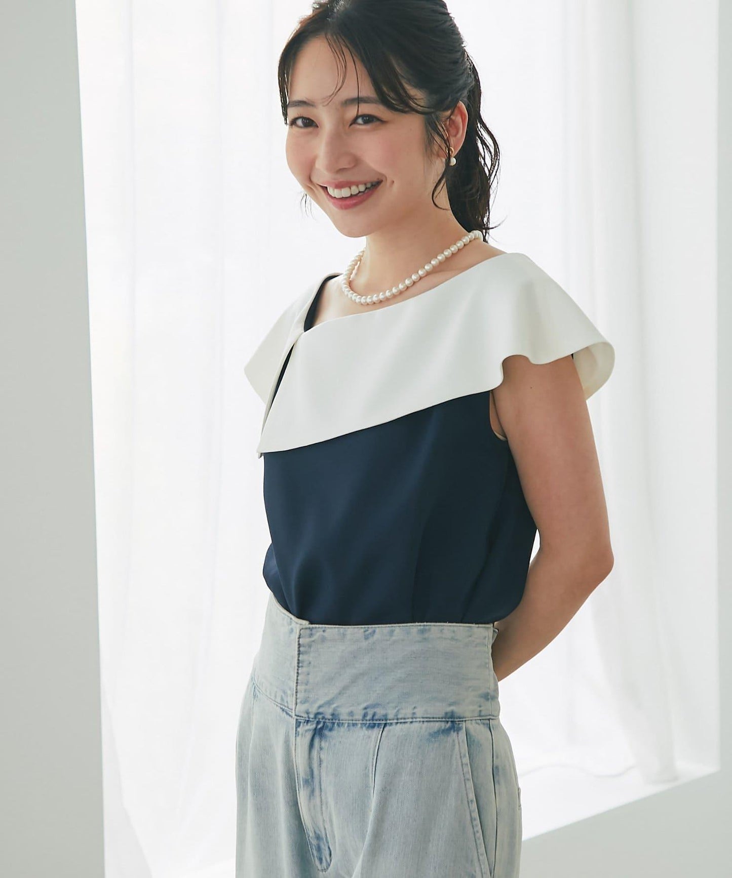 不對稱大領口襯衫
