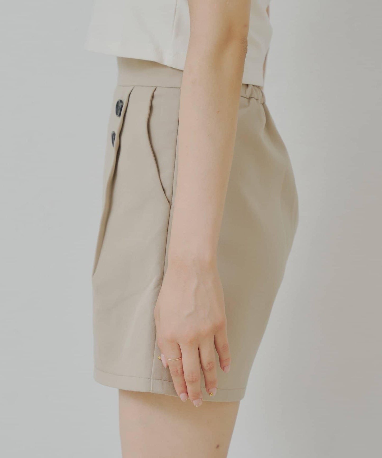 Chico 側邊按扣設計 休閒短褲