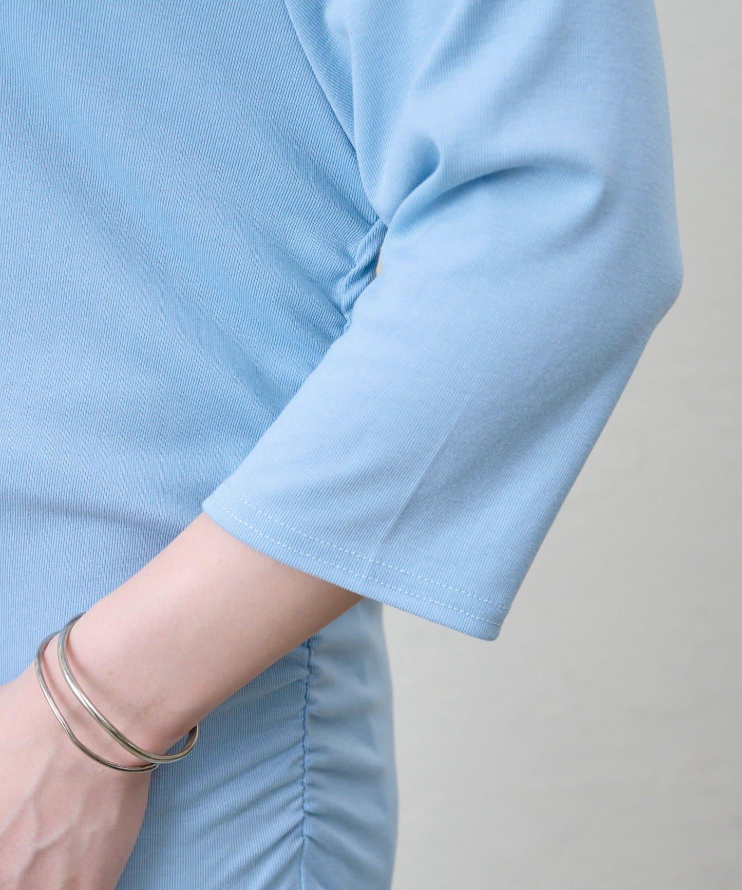 SHENERY 露肩不對稱設計 套頭上衣