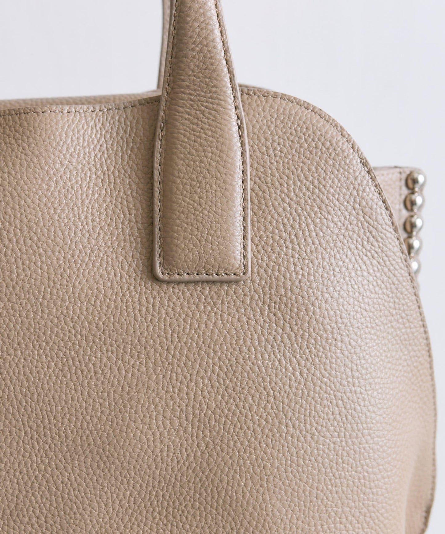 鉚釘分隔手提包《社交網絡上諮詢眾多！/真皮/A4尺寸適用》