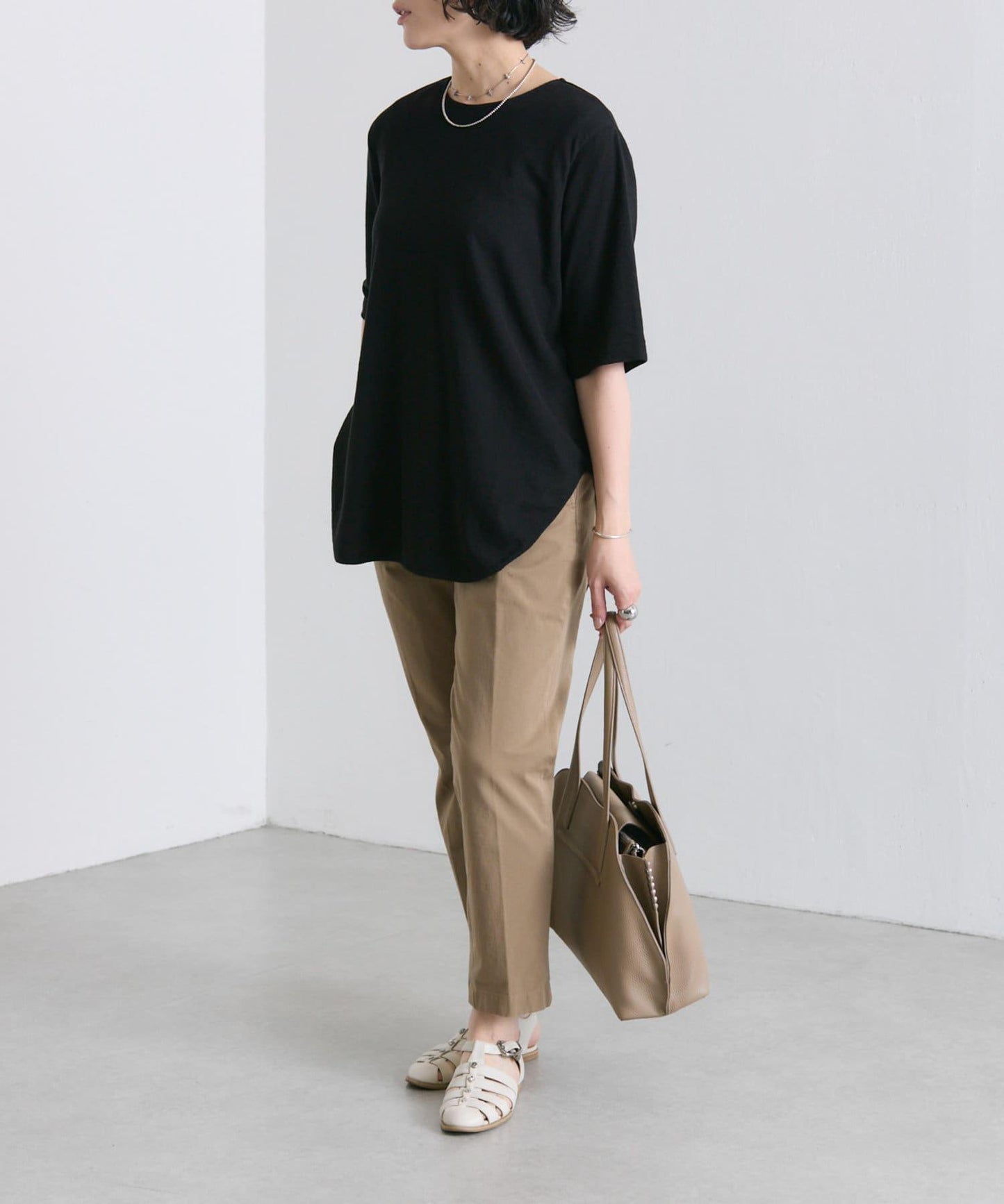 鉚釘分隔手提包《社交網絡上諮詢眾多！/真皮/A4尺寸適用》