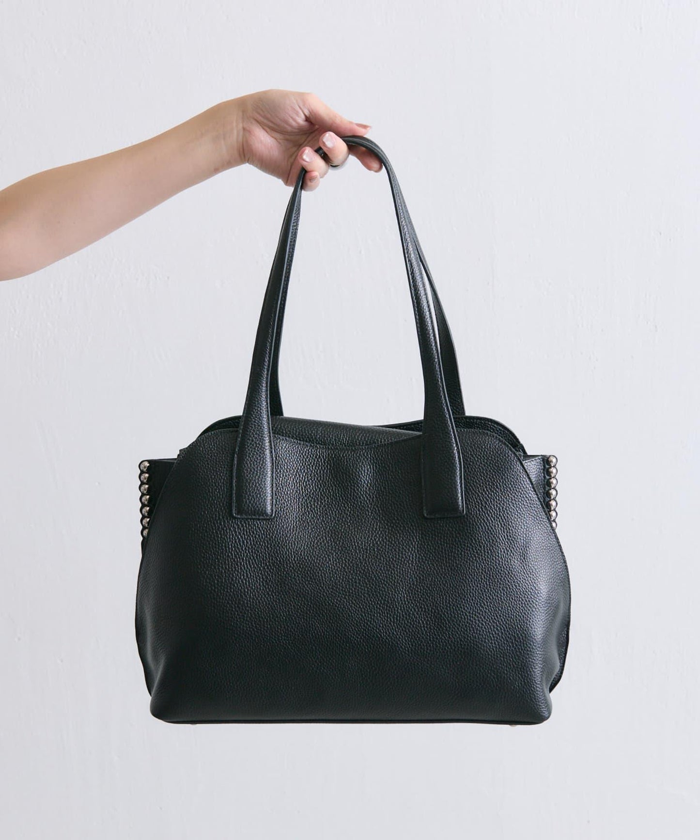 鉚釘分隔手提包《社交網絡上諮詢眾多！/真皮/A4尺寸適用》