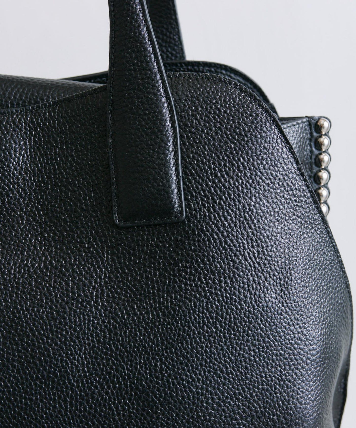 鉚釘分隔手提包《社交網絡上諮詢眾多！/真皮/A4尺寸適用》