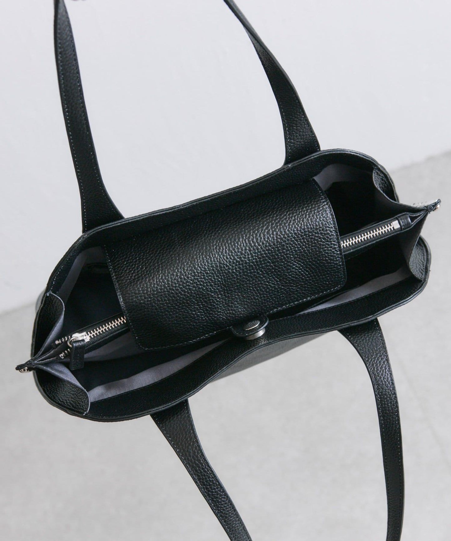 鉚釘分隔手提包《社交網絡上諮詢眾多！/真皮/A4尺寸適用》