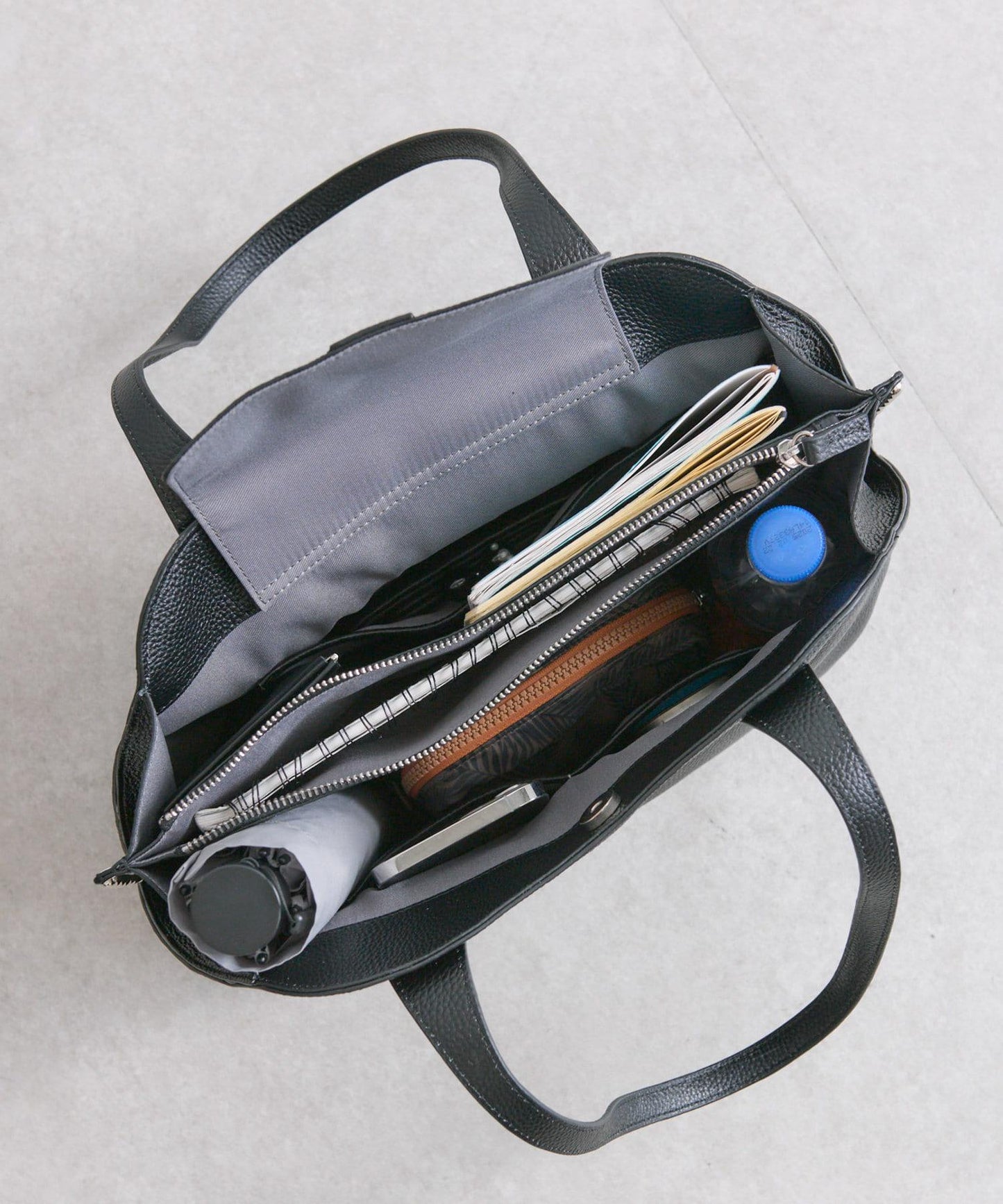 鉚釘分隔手提包《社交網絡上諮詢眾多！/真皮/A4尺寸適用》