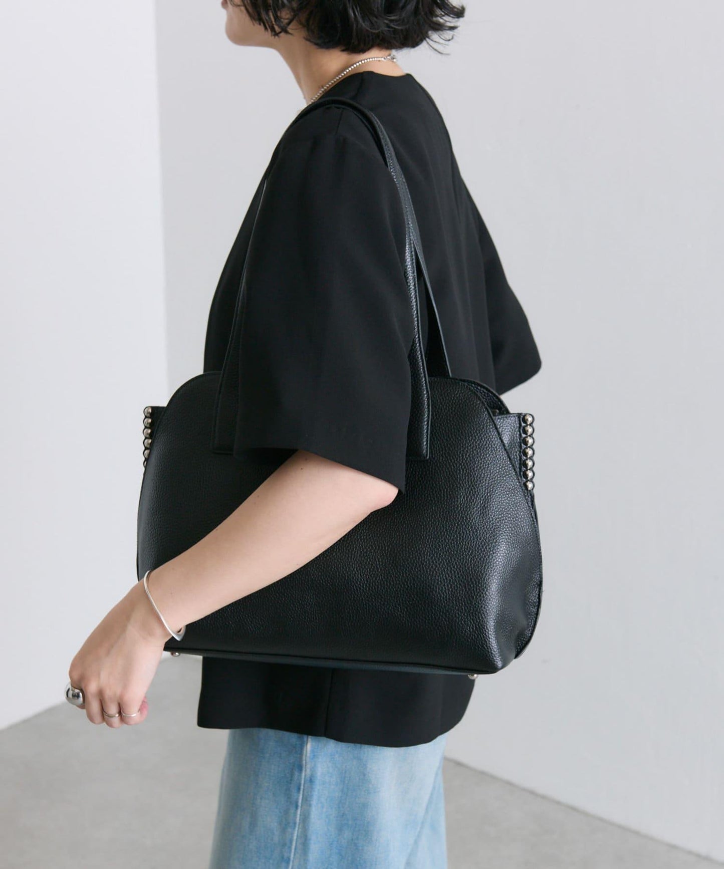 鉚釘分隔手提包《社交網絡上諮詢眾多！/真皮/A4尺寸適用》