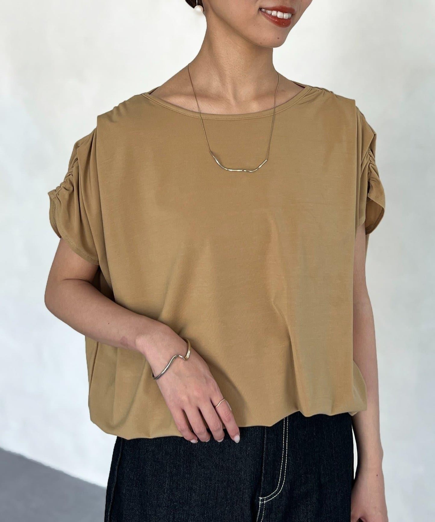肩部褶皺氣球袖T恤