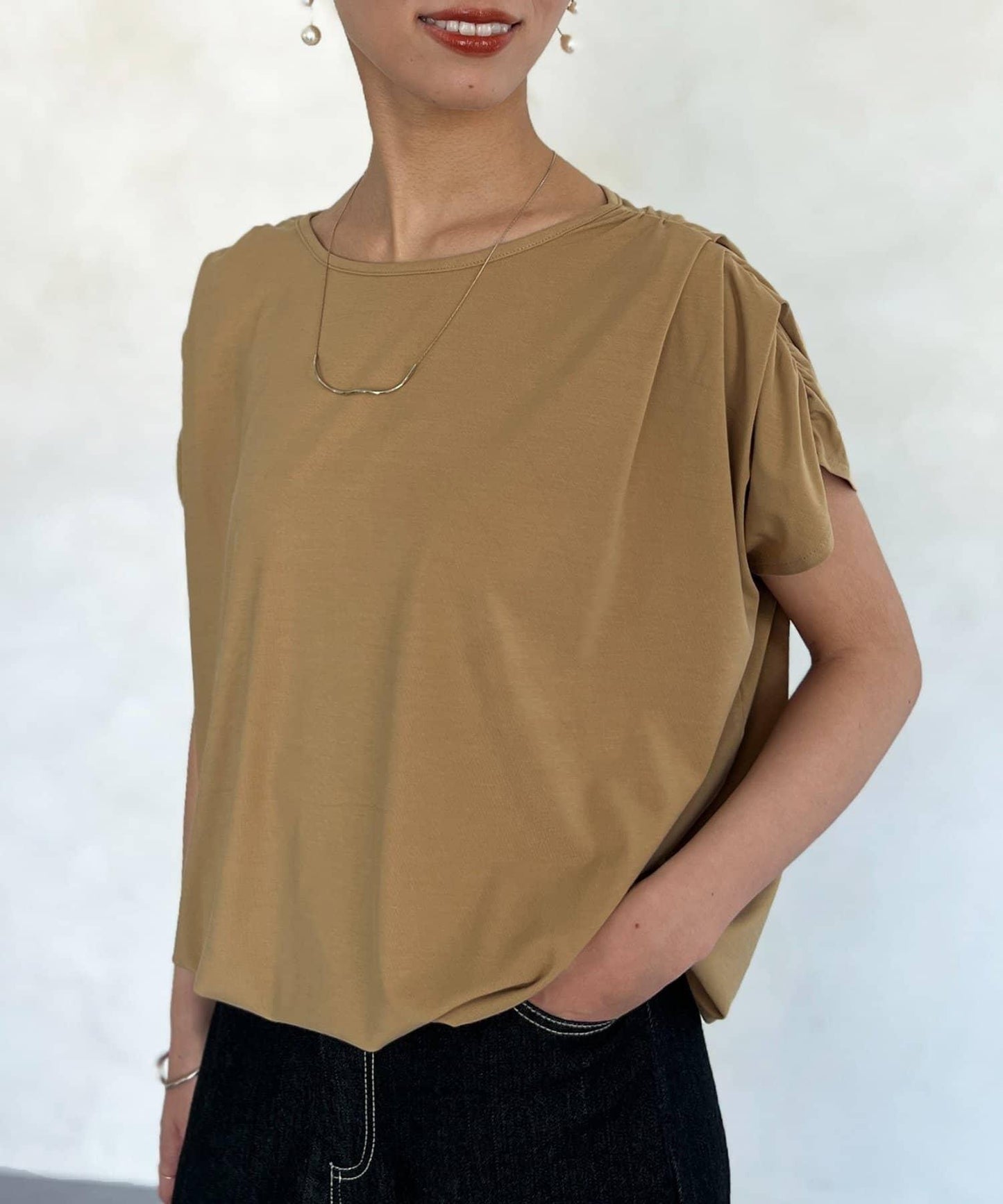肩部褶皺氣球袖T恤