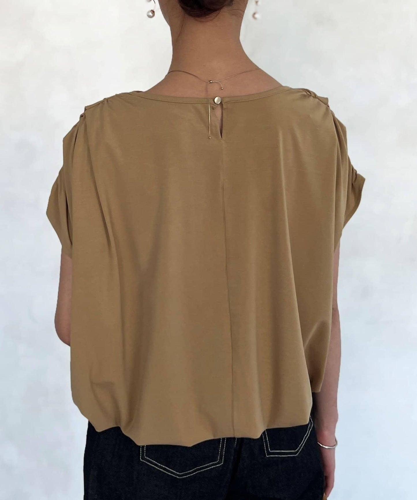 肩部褶皺氣球袖T恤