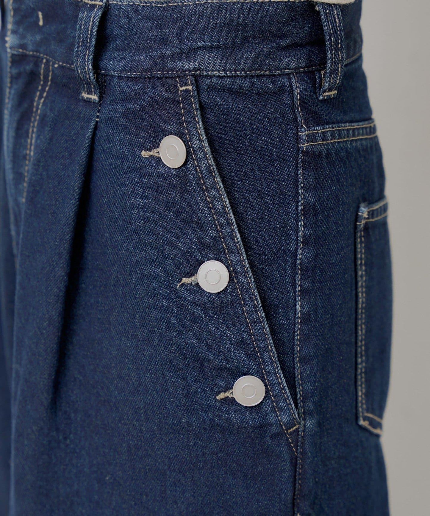 高腰 闊腿 紐扣設計 牛仔 牛仔褲